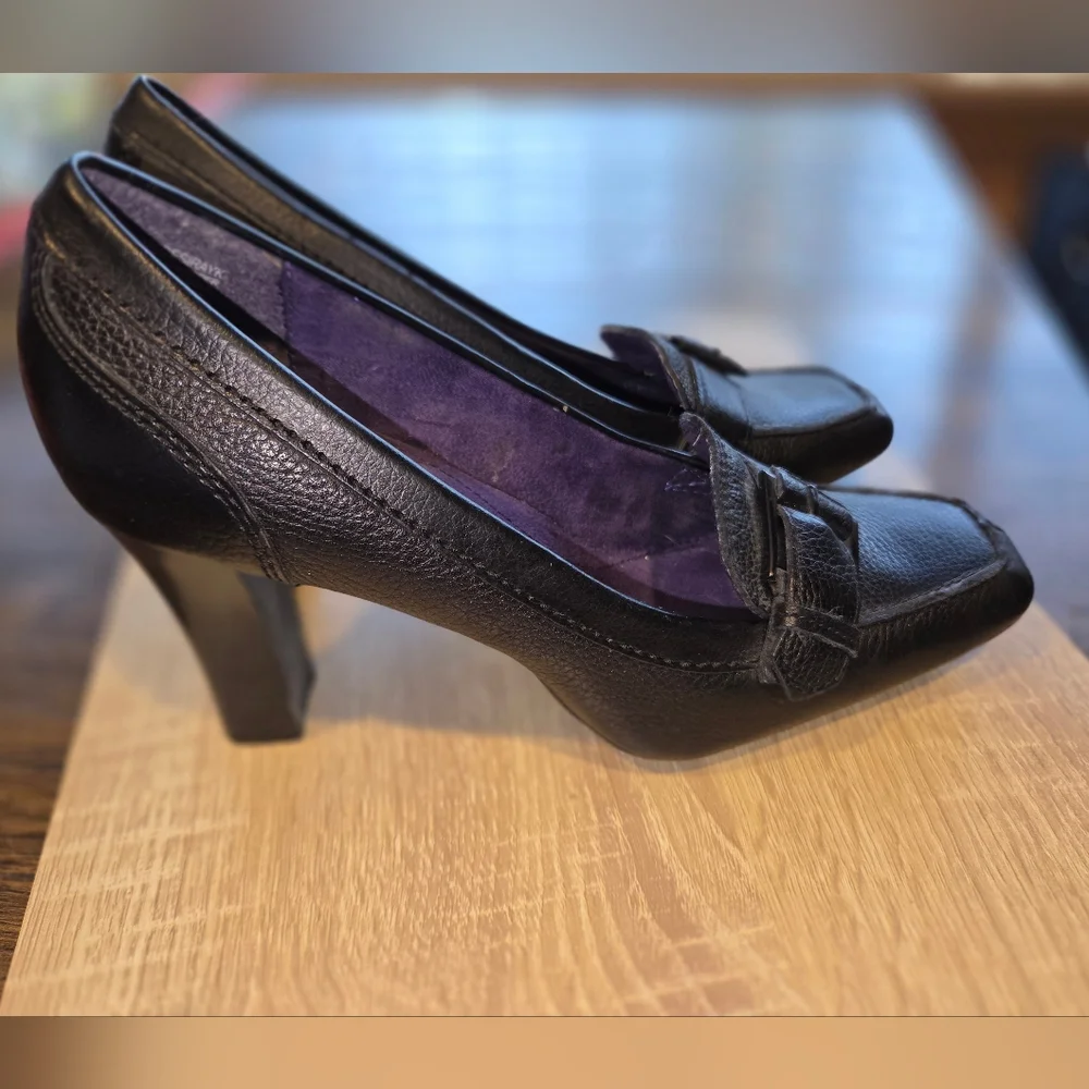 NINE & CO Black Leather Heels With Buckle‎ Accents